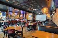 Aviation Enthusiast's Sky Retreat - WiFi Included