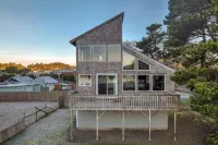 Breathtaking Bay Views and Cozy Fireplace - Beautiful Coastal Haven