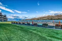 Ideal lakefront condo w/ shared pool/hot tub, shared dock, & high-speed WiFi