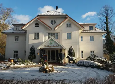 Parkhotel Neustadt Garni Hotel dekat Kutschenmuseum Neustadt Dosse