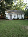 A cozy cottage in Florala, Alabama and just minutes away from Lake Jackson.