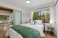 Modern McCall Mountain Gem -- Pet-Friendly -- Less Than 1 Mi to Lake & Downtown
