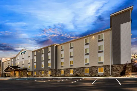 WoodSpring Suites Yorktown Newport News Отели рядом с достопримечательностью «Национальный исторический парк Йорктаун Батлфилд | Колониал»
