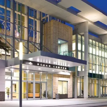 Holiday Inn & Suites DAYTONA BEACH ON THE OCEAN by IHG Отели рядом с достопримечательностью «Выставочный и конгресс-центр Ocean Center»