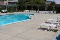 Days Inn & Suites by Wyndham Sunnyvale - Rooftop Pools