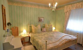 Quaint Apartment in Zeil am Main with Terrace