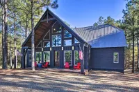 Stylish Broken Bow Cabin w/ Hot Tub + Fire Pit!