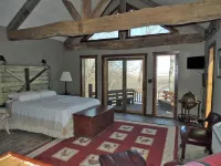 Pinckney Bend Bed & Breakfast - parking