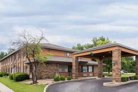 Days Inn by Wyndham Stoughton WI. Отели в г. Ратленд