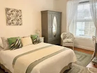 The Old Post House B&B Hotel in zona The Morrab Library