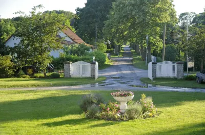 Hotel Pension Gutshaus Neu Wendorf Hotels near Lidl