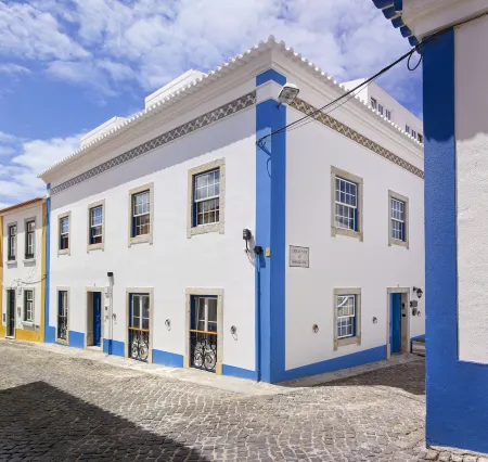 Casa das Aguarelas Отели рядом с достопримечательностью «Ermida de São Sebastião»