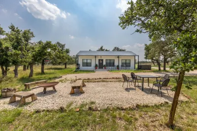 La Casita: Hot-Tub & Firepit, 15 Min to Fred! Hotels in Gillespie County