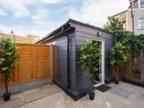 Lux Versace 1 Bed, Hot Tub, Pool Table, Sky Tv Hotels in Leyton