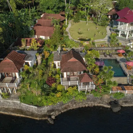 Solitude Lembeh Resort Отели в г. Битунг