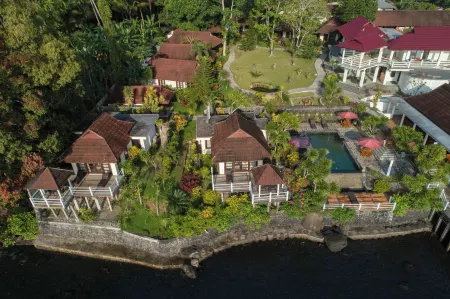 Solitude Lembeh Resort Отели в г. Битунг