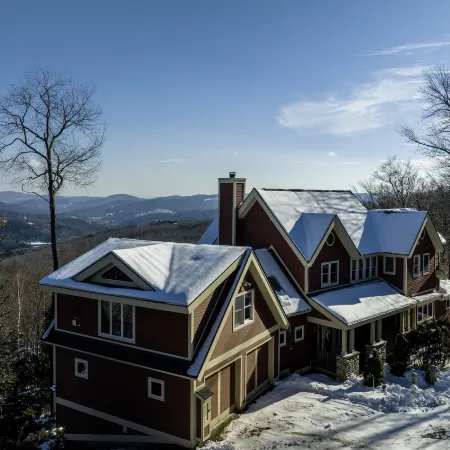 Luxury 6Br Solitude Ge- Indoor Bball Court, Private Tub 6 Bedroom Home by Redawning