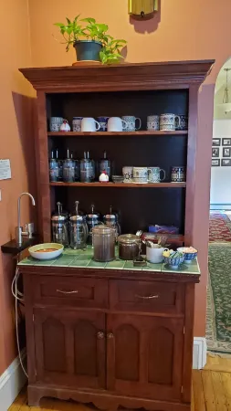 The Morrison House Bed and Breakfast Отели рядом с достопримечательностью «African Meeting House»