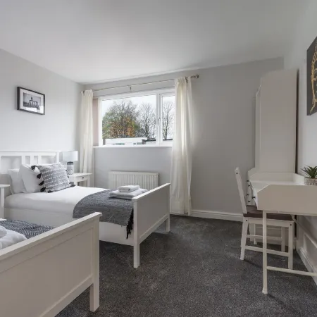 Howick House-Sleeps 5-Pet Friendly-Parking-Garden