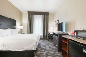 鵝卵石飯店及套房-中威斯康星機場