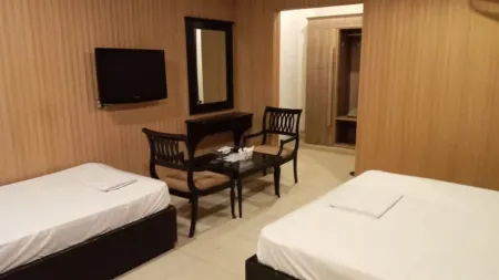 Silk Hotel Отели рядом с достопримечательностью «The Chenab Club»