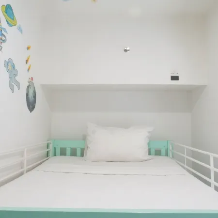 Comfy and Modern Wonderful 2Br Apartment at Tanglin Supermall Mansion Hotels in Sambikerep