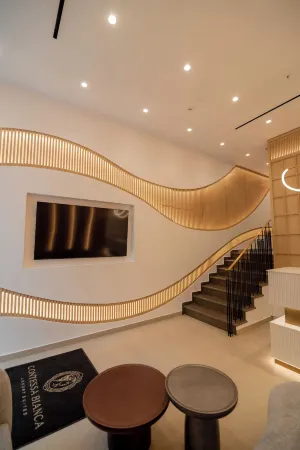 Contessa Bianca Luxury Suites Отели рядом с достопримечательностью «Вилла Мон Репо»