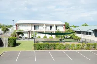 Capella Coach Inn - parking