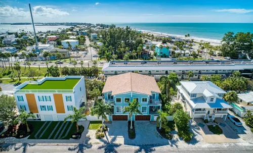 Anna Maria Island Beach Palace - parking
