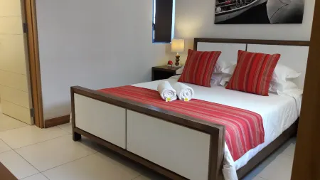 Villasun Seafront Apart at CapOuest Отели рядом с достопримечательностью «Флик ан Флак»