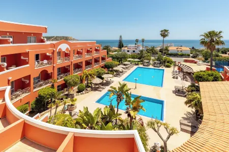 Belavista Da Luz - Wellness & Lifestyle Hotel Отели в г. Прая-да-Луш