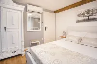 Residence Teatro - Near Cathedral of St James - balcony