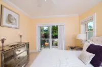 The Hamilton Beach Villas & Spa Hotels in Понд Хилл