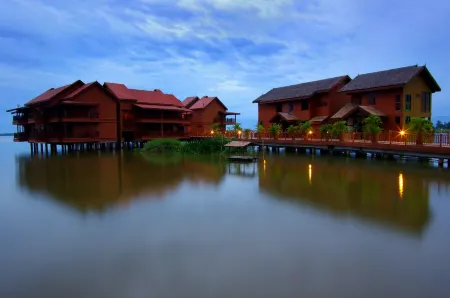 Bukit Merah Laketown Resort