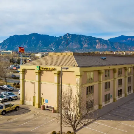 Quality Inn Colorado Springs South Отели рядом с Аэропорт Петерсон-Филд