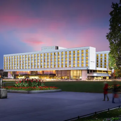 Sofitel Warsaw Victoria Hotels near Mariensztat Square