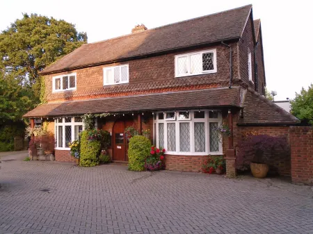 Trumbles Gatwick B&B Отели в г. Мол Вэлли Дистрикт