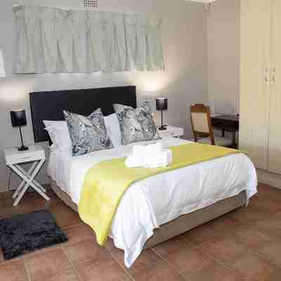 Serene Guest Manor Rooms
