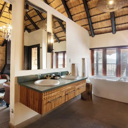 Tshukudu Bush Lodge