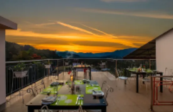 帖卡迪斯特林酒店