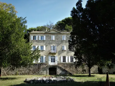 Chambre d'hôtes Château MontPlaisir Отели в г. Шамаре