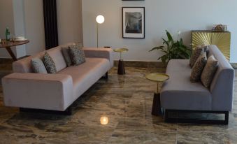Q8 Boutique Hotel