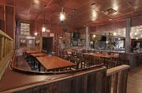 Guest House Inn & Suites - bar