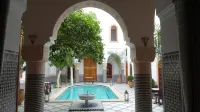 Riad Sabah - Uima-altaat