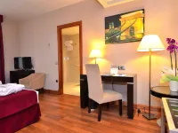 Clement Barajas Hotels near Barajas