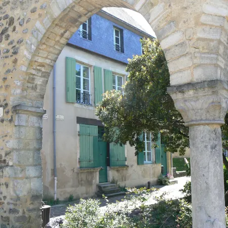 Logis Muraille Romaine, Centre Historique, Lit Queen Size