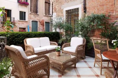 ホテル ドナ パレス