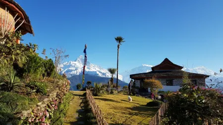 ES Deurali Resort Отели рядом с достопримечательностью «Сарангкот»