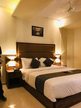 Hotel West Blue Отели рядом с достопримечательностью «Madh Island»