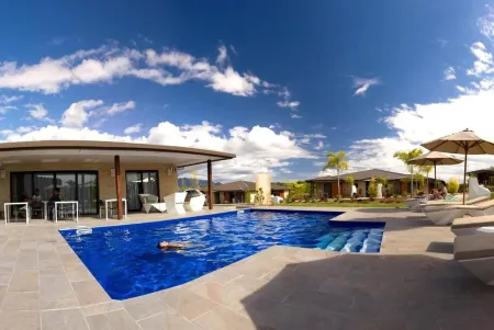 Eden Appartel Koné Отели в г. Пуамбу